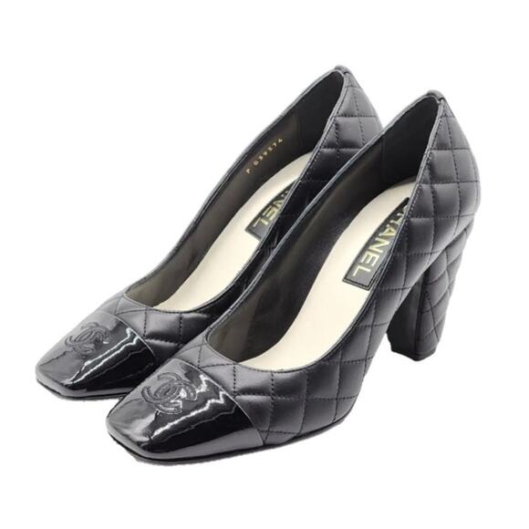 Chanel 2022 Quilted Interlocking Cap Toe CC Logo Pumps - Picture 1 of 13